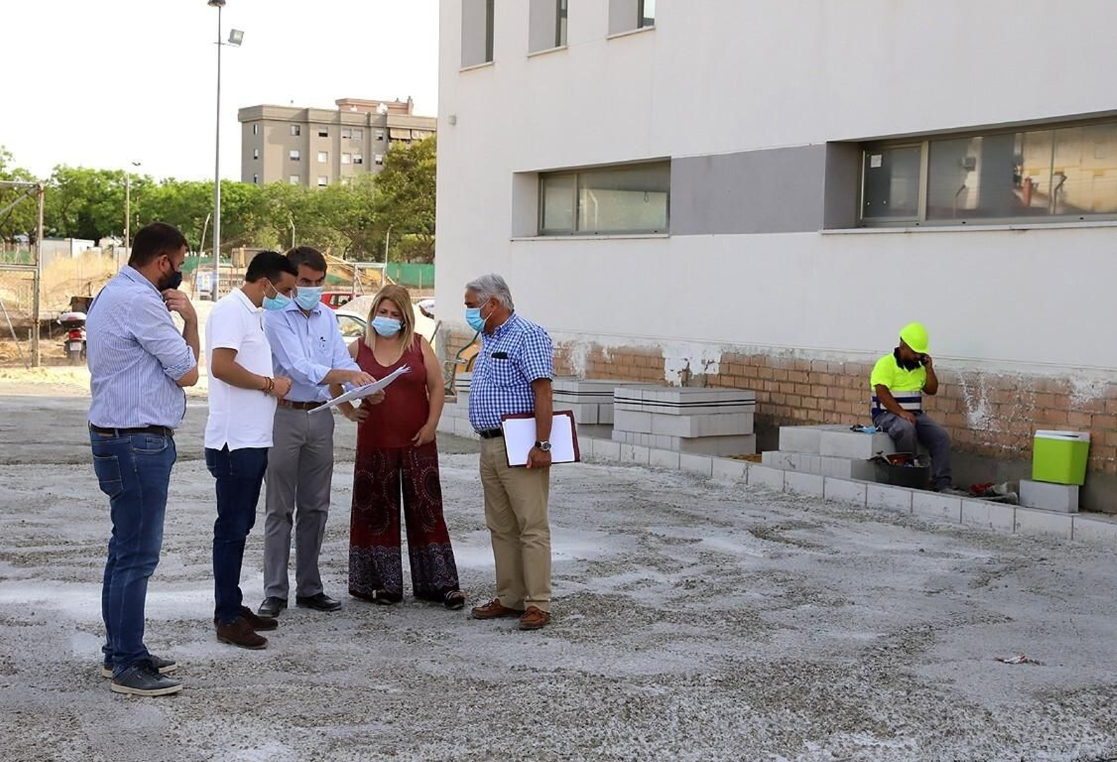 Mamen Sánchez y José Antonio Díaz, revisando el estado de las obras Mamen Sánchez y José Antonio Díaz, revisando el estado de las obras