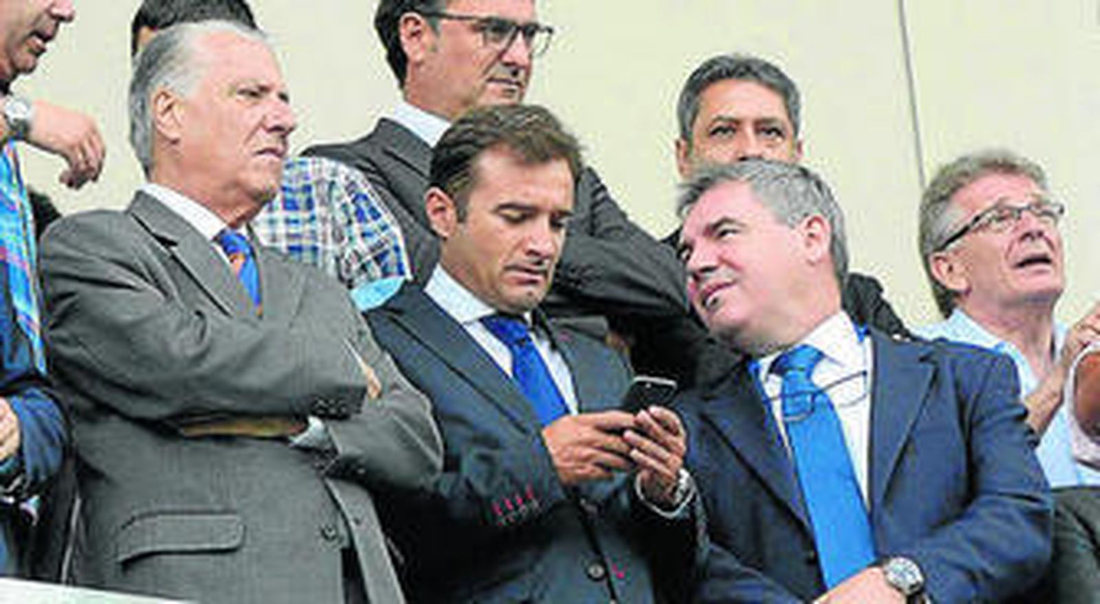 Vista del palco en el día de ayer, con Vizcaíno mirando hacia un lado.