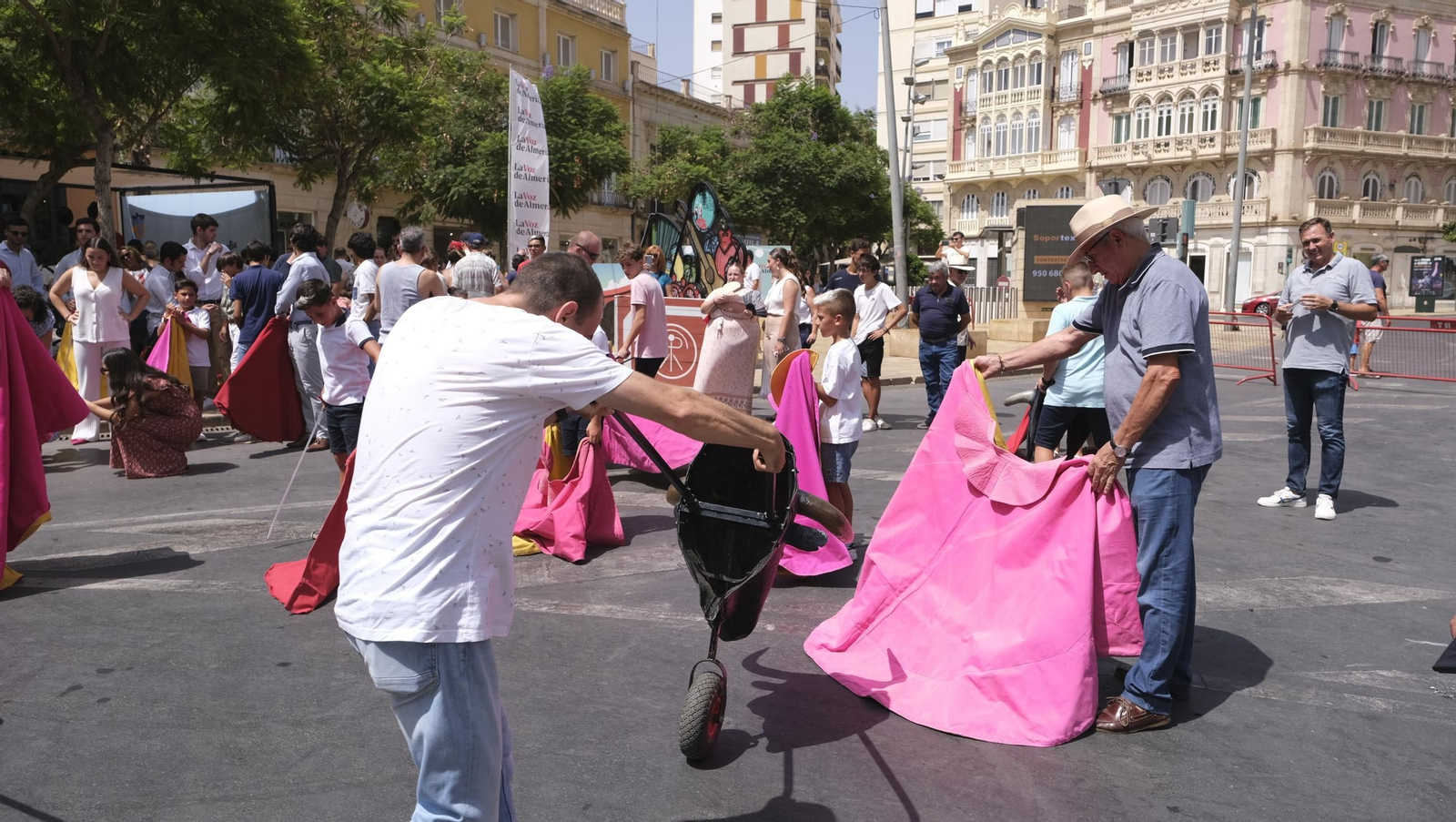 Exhibición de toreo de salón de la Escuela Taurina de Almería, en imágenes