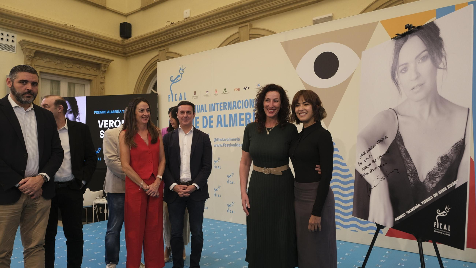 Verónica Sánchez, una estrella de FICAL en el Paseo de la Fama de Almería, en imágenes