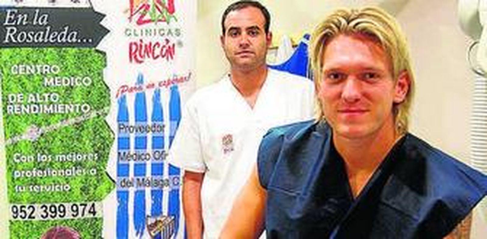 Rubén posa en el estadio La Rosaleda, ayer en su presentación como nuevo jugador del Málaga.