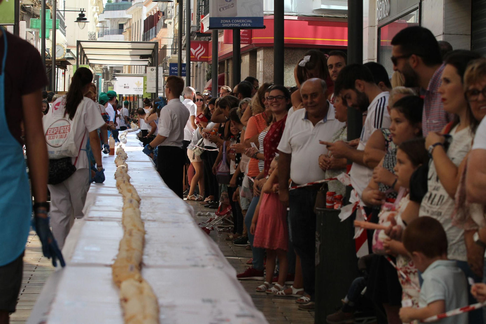 Record Guinnes del bocadillo de jamón mas grande del mundo, en Huelva