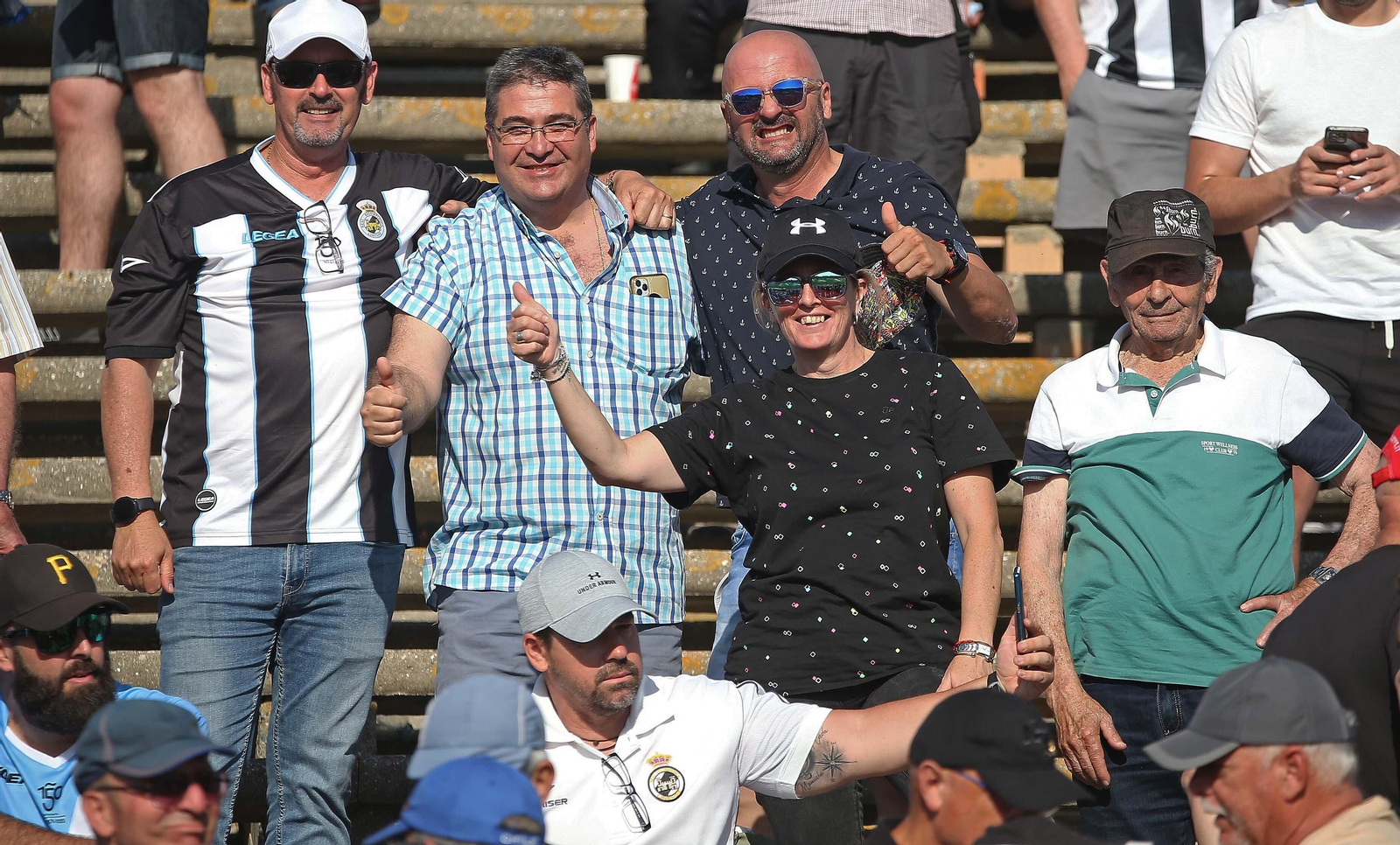 Fotos de la afición durante el Balona - Córdoba en el estadio municipal de La Línea