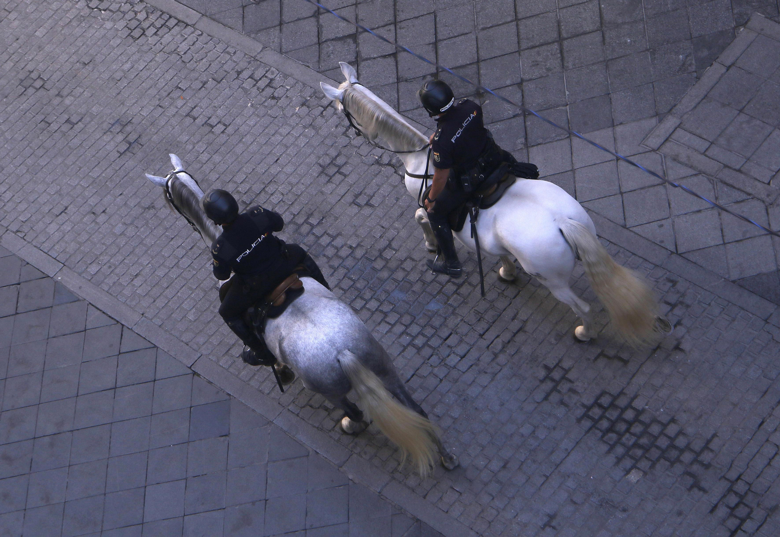 Dos agentes de la Policía Nacional a caballo, en una imagen de archivo.
