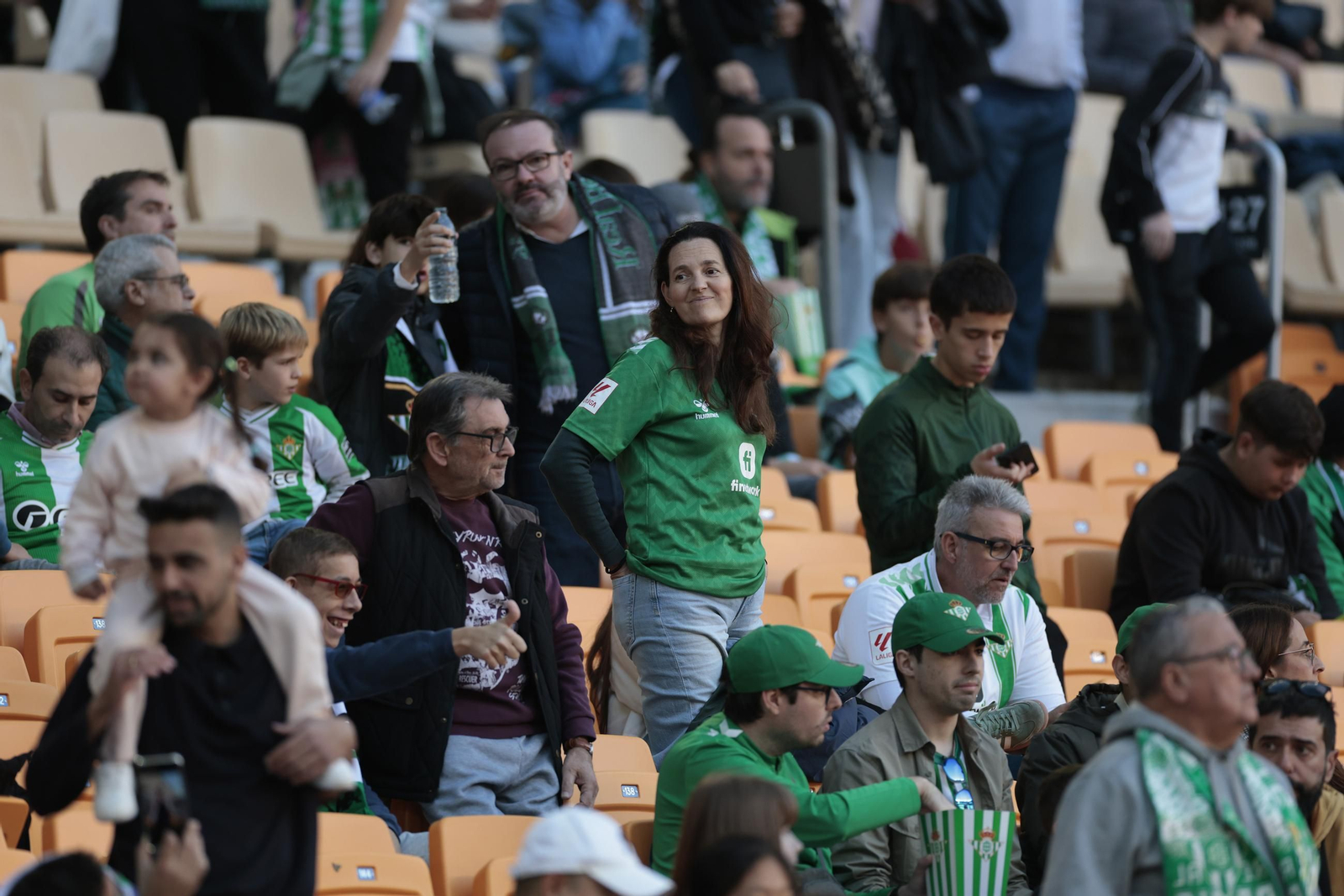 Búscate en las fotos del Betis - Girona