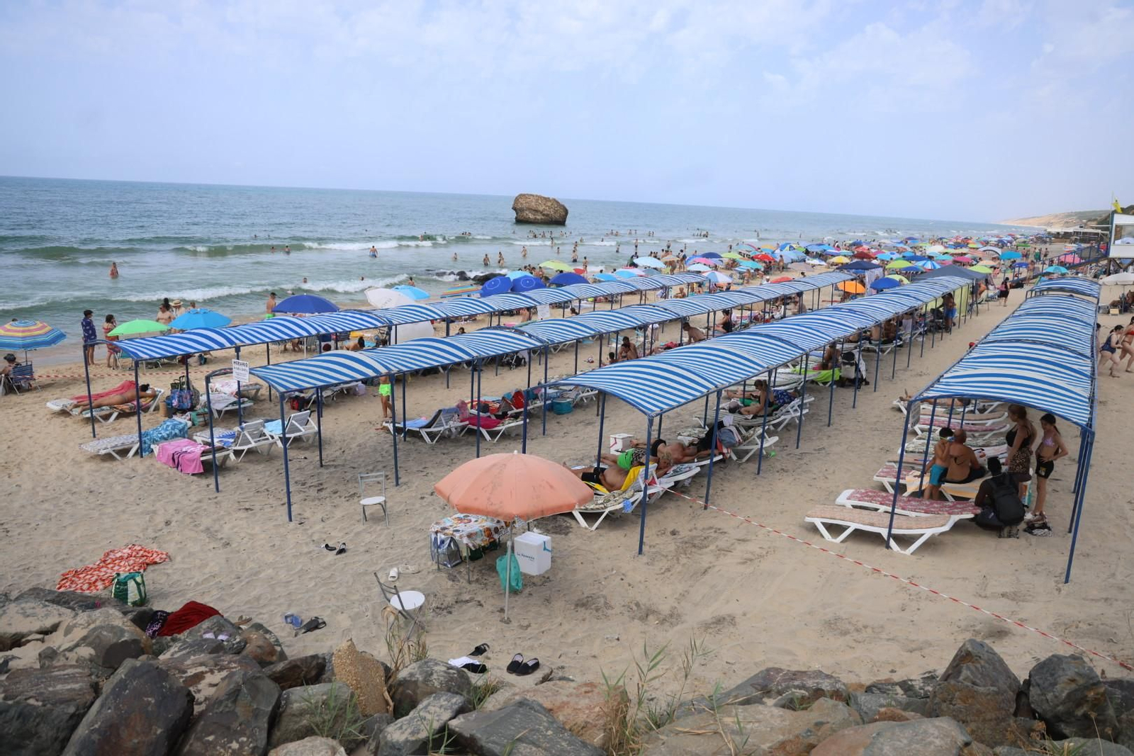 Imágenes del ambiente en las playas de Huelva