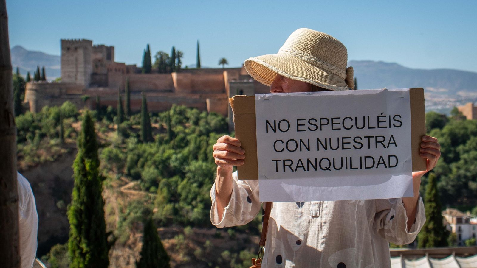 Manifestación de los vecinos del barrio del Albaicín. Manifestación de los vecinos del barrio del Albaicín.