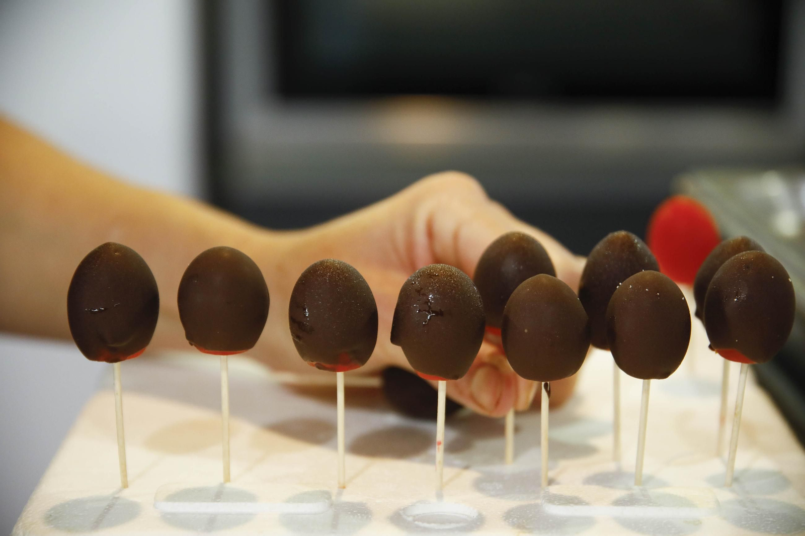 El tomate en el corazón de la cocina: Los martes gastronómicos en el mercado central de Almería, en imágenes