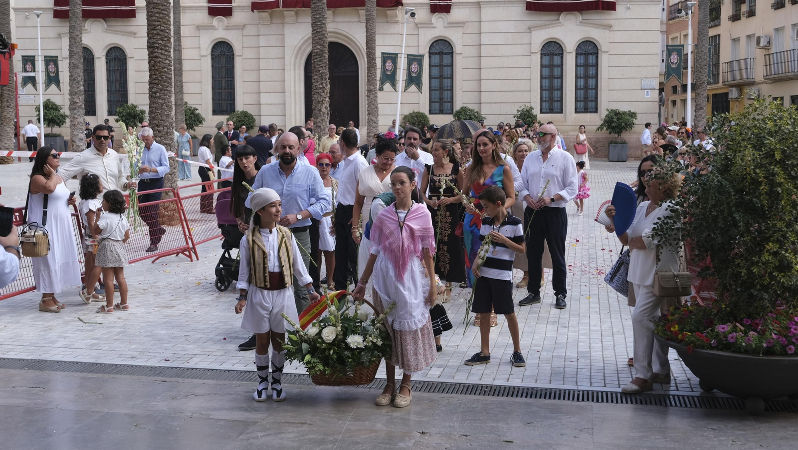 Ofrenda floral a la Virgen del Mar en la Feria de Almería 2024, en imágenes