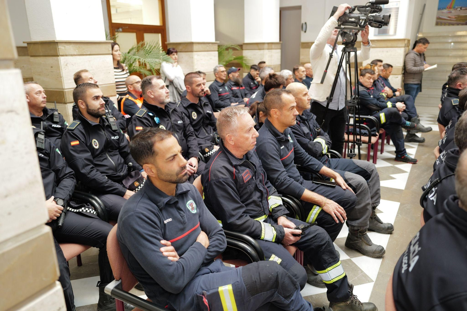 Así ha sido el acto de reconocimiento de Motril a los desplazados para ayudar tras la DANA de Valencia