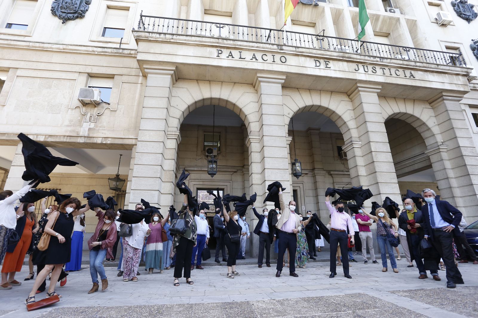 Protesta de abogados sevillanos en mayo de 2020  contra el cierre de la Justicia