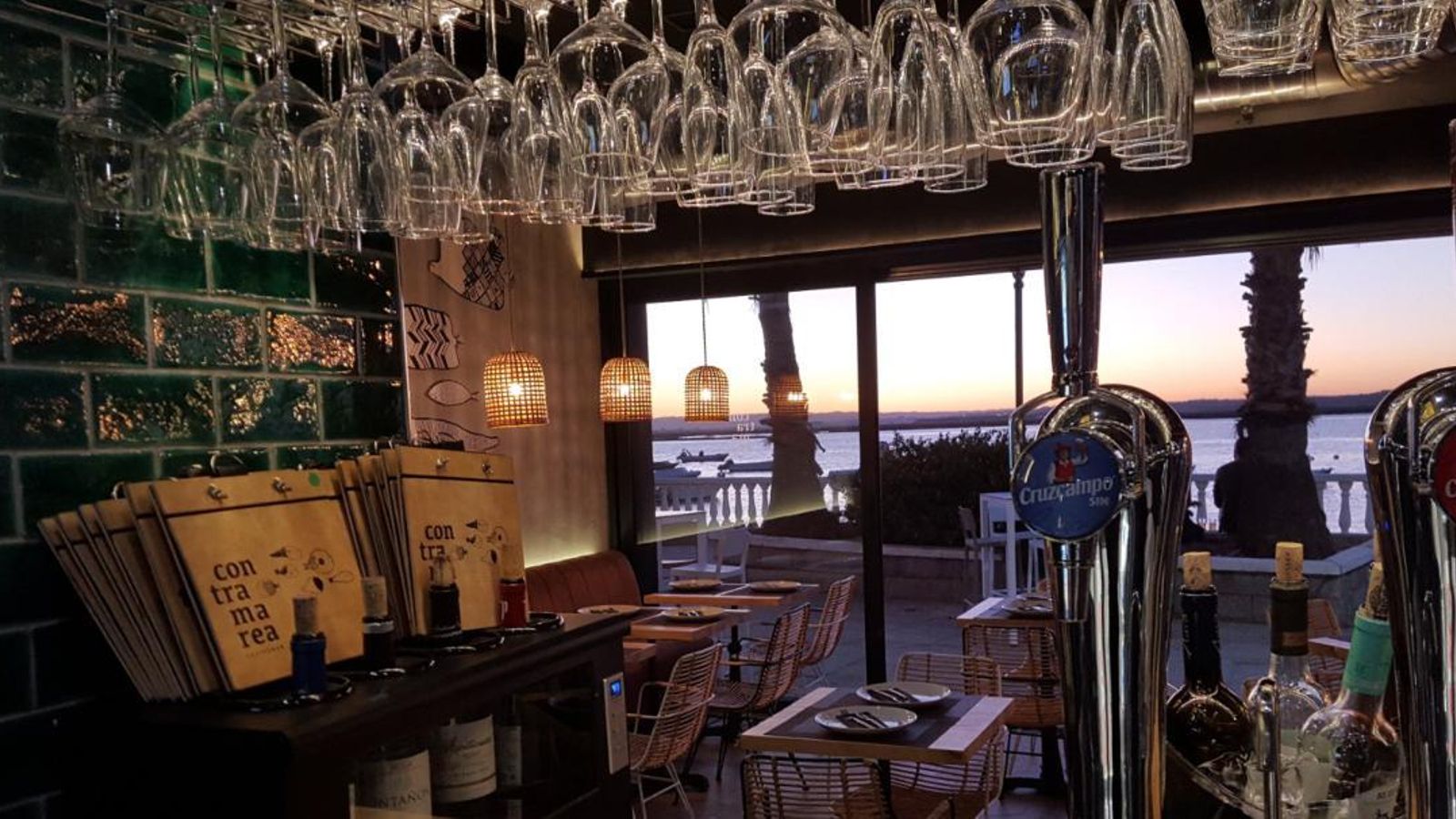 Vista del gastrobar Contramarea desde su interior