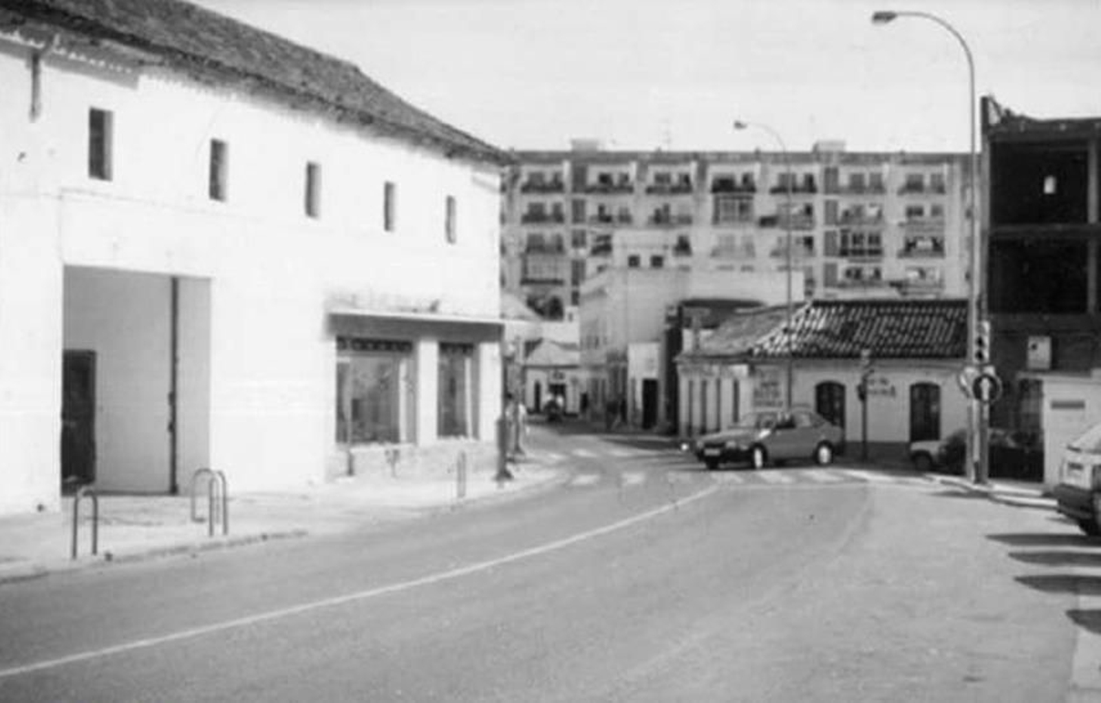 A la izquierda, la tienda de González Márquez, a la derecha, la vinícola y al fondo la urbanización levantada sobre Villa Palma.