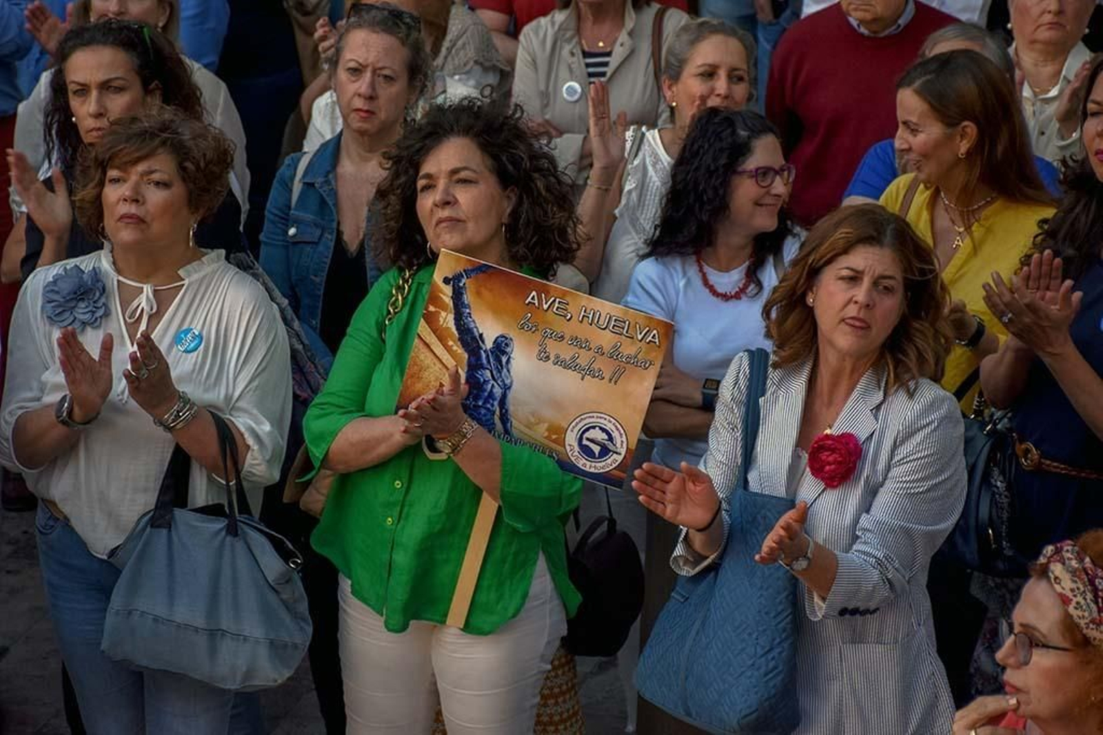 Imágenes de la concentración por las infraestructuras para Huelva