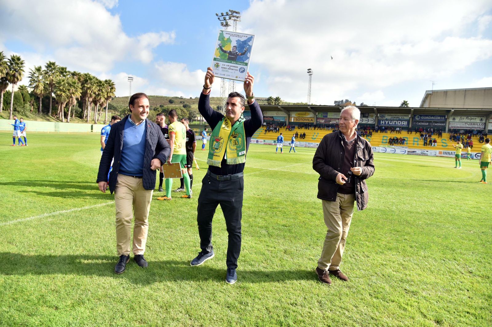 VIllegas fue homenajeado en Los Barrios en la primera vuelta.