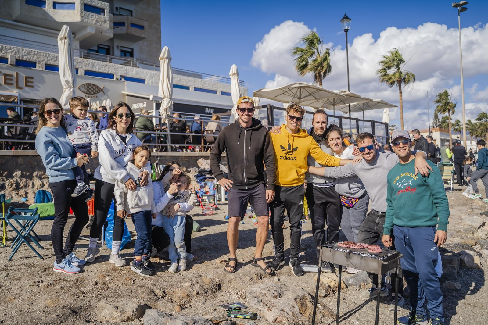Miles de personas despiden el año 2024 en Las Moragas de Roquetas, en imágenes