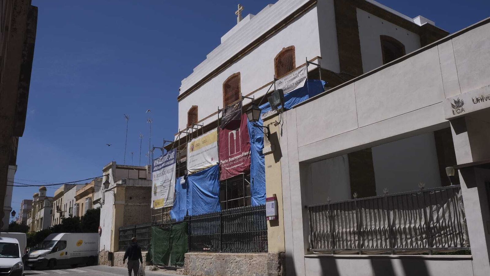 Exterior de la iglesia castrense del Santo Ángel Custodio.