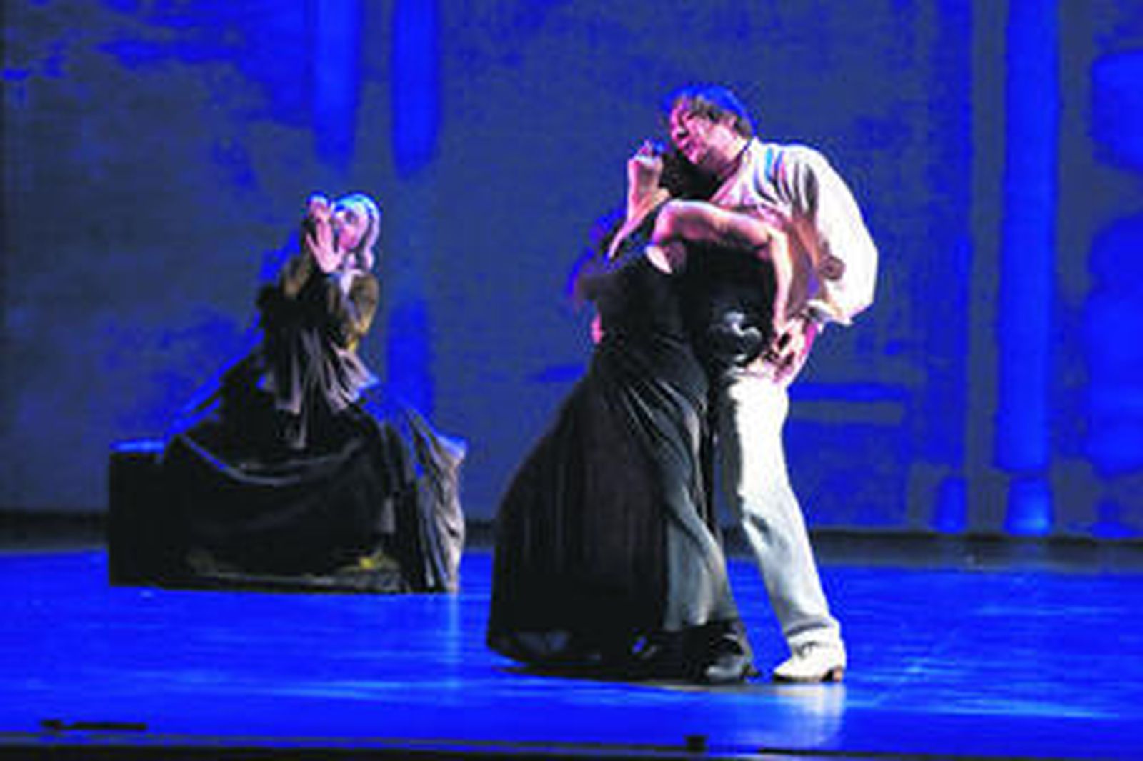 Una imagen de 'Medea', con Merche Esmeralda y José Antonio.