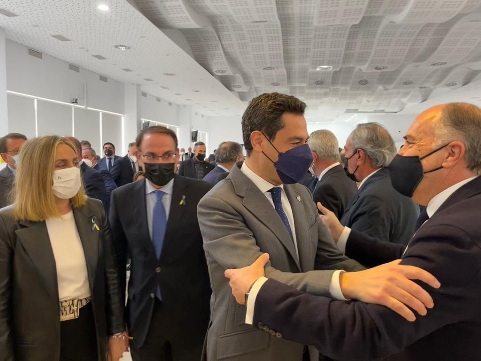 Landaluce saluda a Moreno en la jornada celebrada en Antequera.