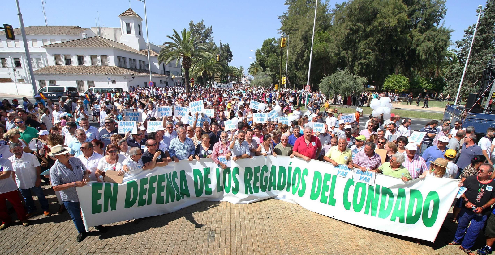 Imágenes de la manifestación para pedir agua y tierra para los regadíos del Condado.