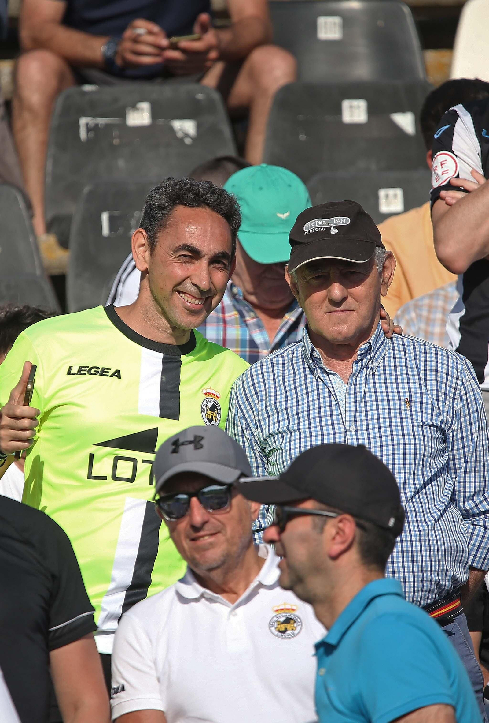 Fotos de la afición durante el Balona - Córdoba en el estadio municipal de La Línea