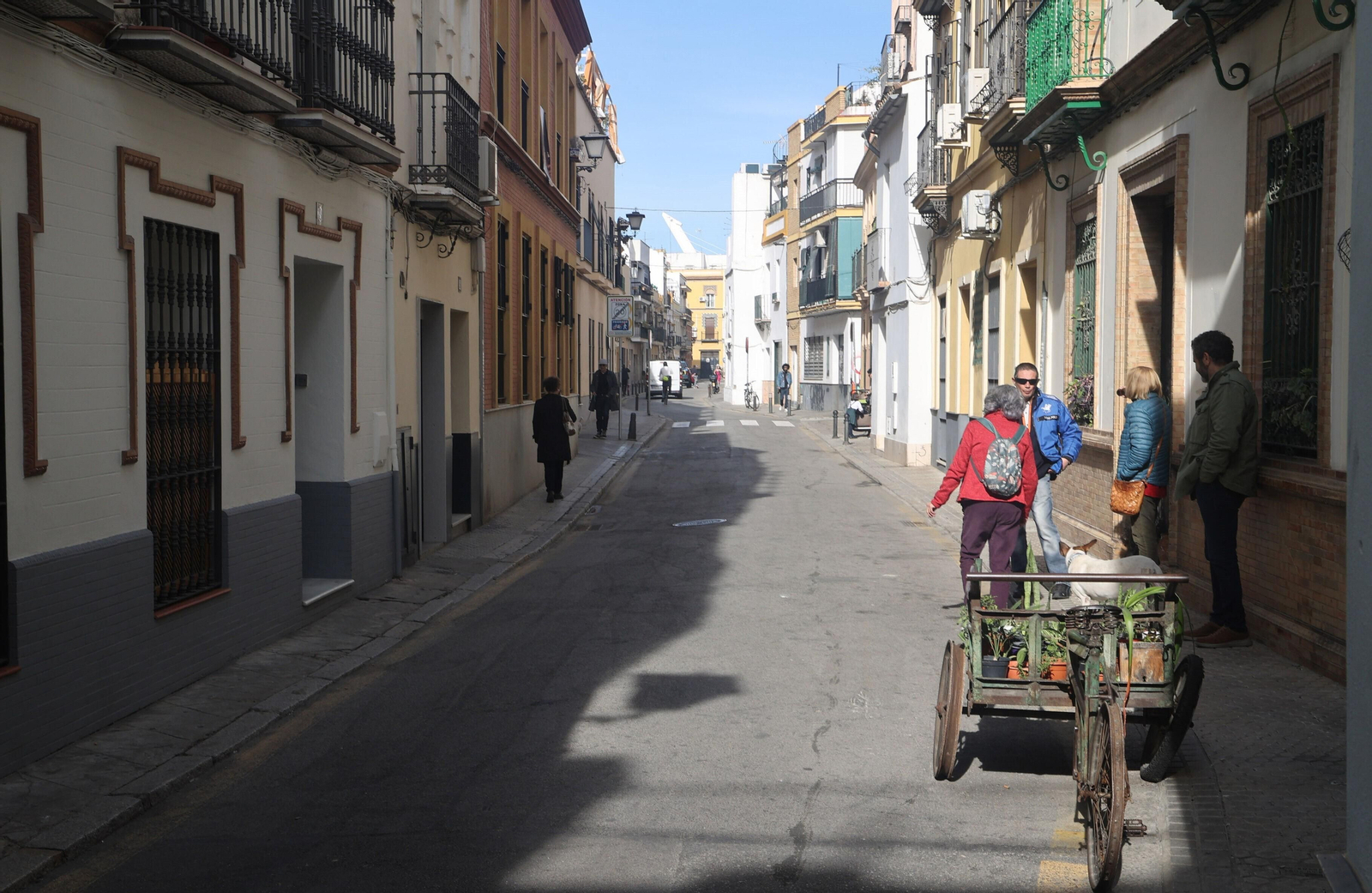 La calle Parras a mediodía.