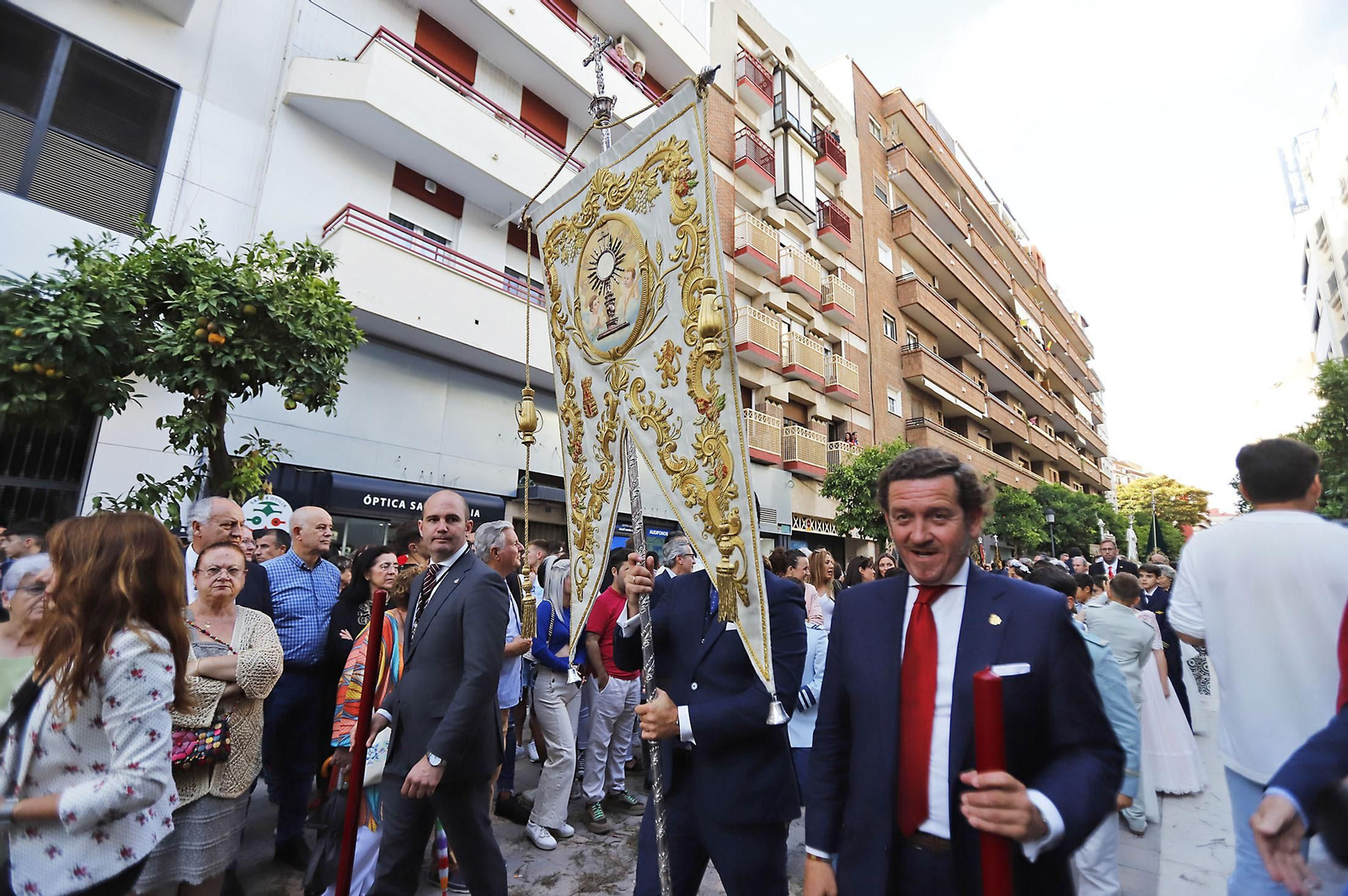 Imágenes de la procesión del Corpus Christi en Huelva