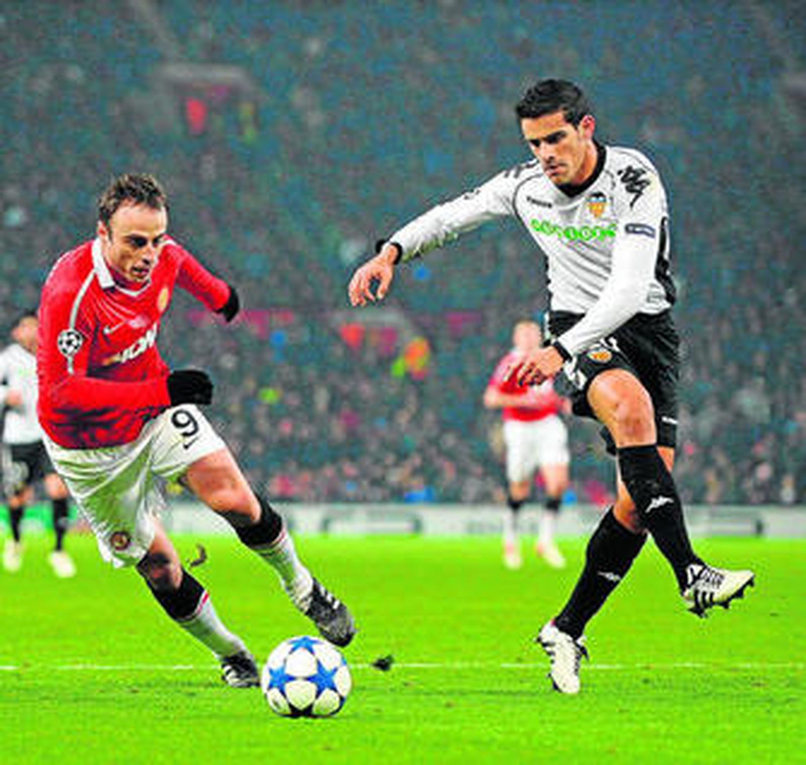 Berbatov intenta marcharse de la marca de Ricardo Costa.