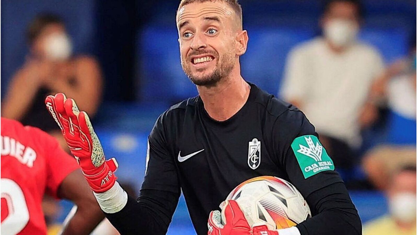 Aarón Escandell, en un partido con el Granada CF