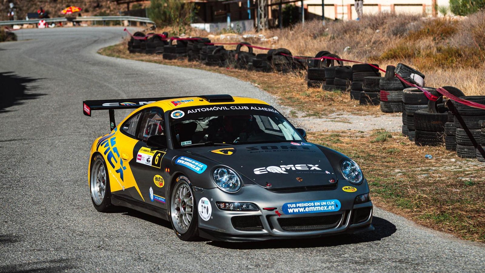 Manuel Maldonado, otro de los participantes del ACA, a su paso con su vehículo por uno de los tramos de la prueba.