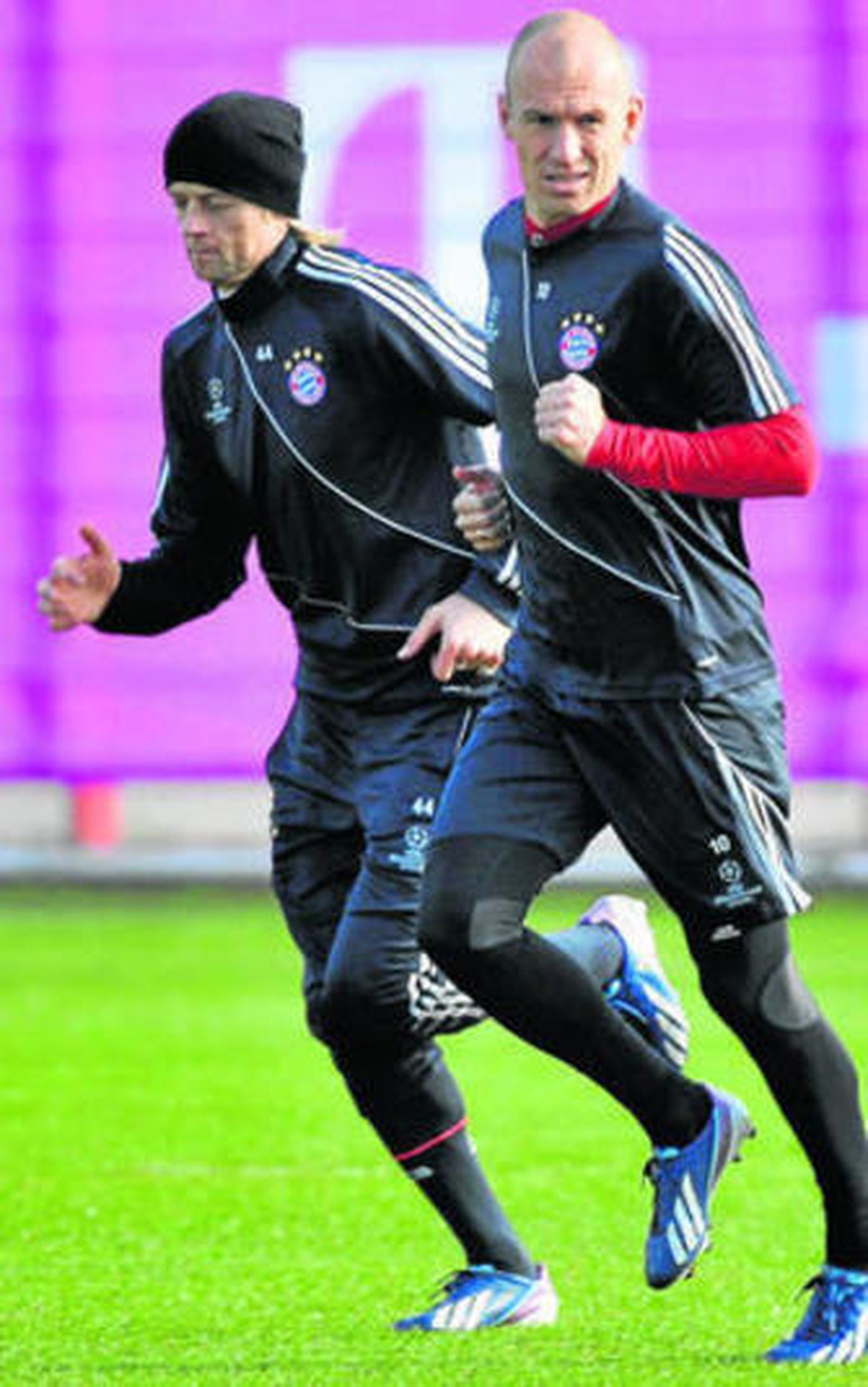 Robben y Tymoshchuk, en el Allianz Arena ayer.