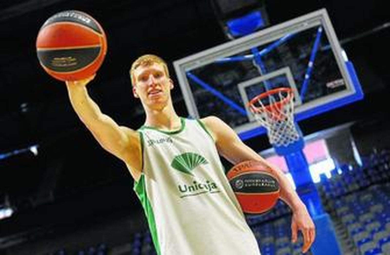 Alberto Díaz, en la pista central del Carpena.