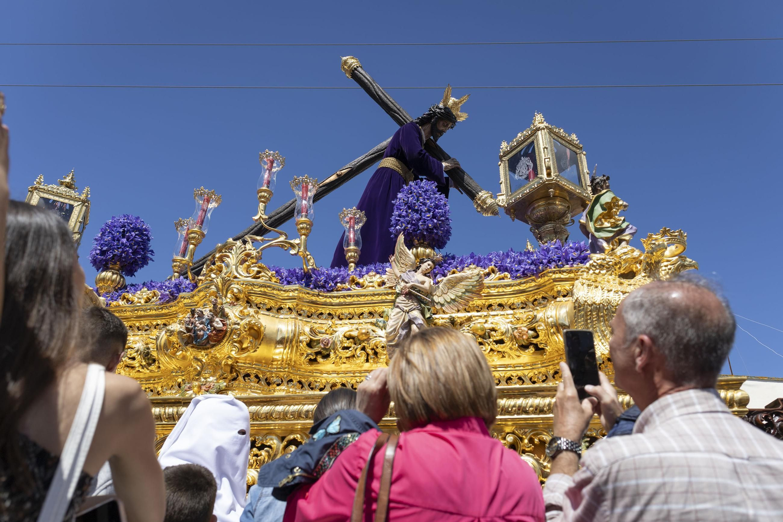 En imágenes, Gran Poder adeanta su salida y recorta su recorrido en el Miércoles Santo de la Semana Santa 2025 de San Fernando