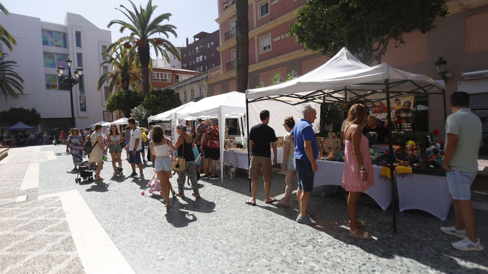Las fotos de la jornada sobre manga y cómic celebrada en la plaza Fariñas de La Línea
