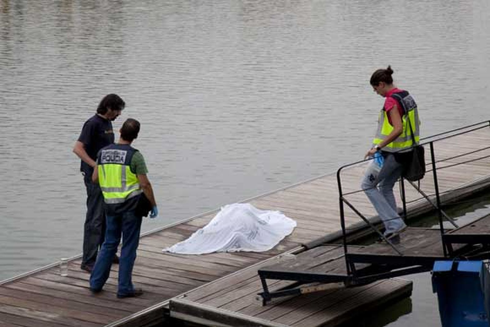 Encuentran el cadáver de un hombre flotando en el río