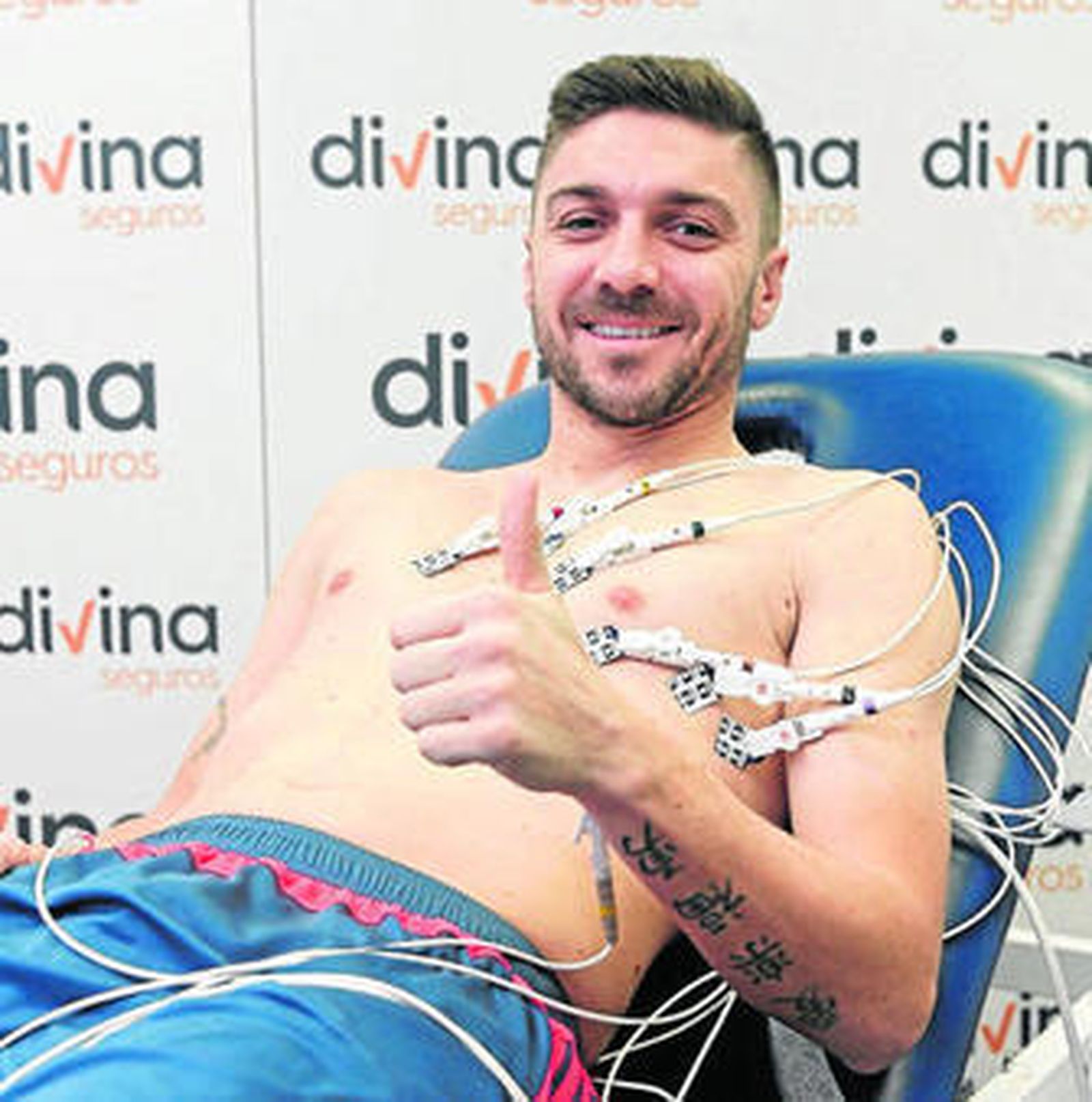 Igor Siqueira, pasando el reconocimiento médico previo a su firma con el Valencia.