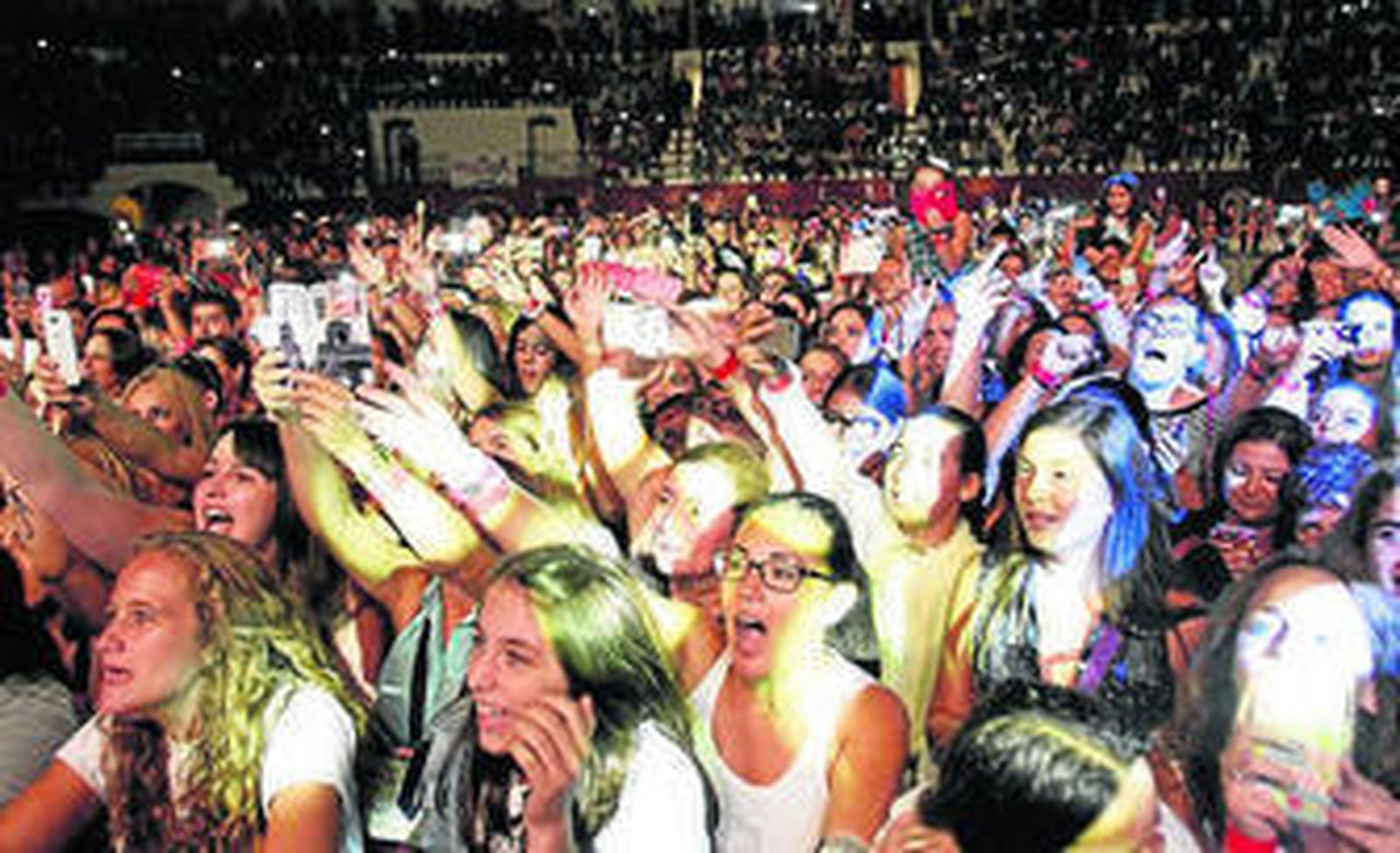 El coso sanroqueño, abarratoda de fans.