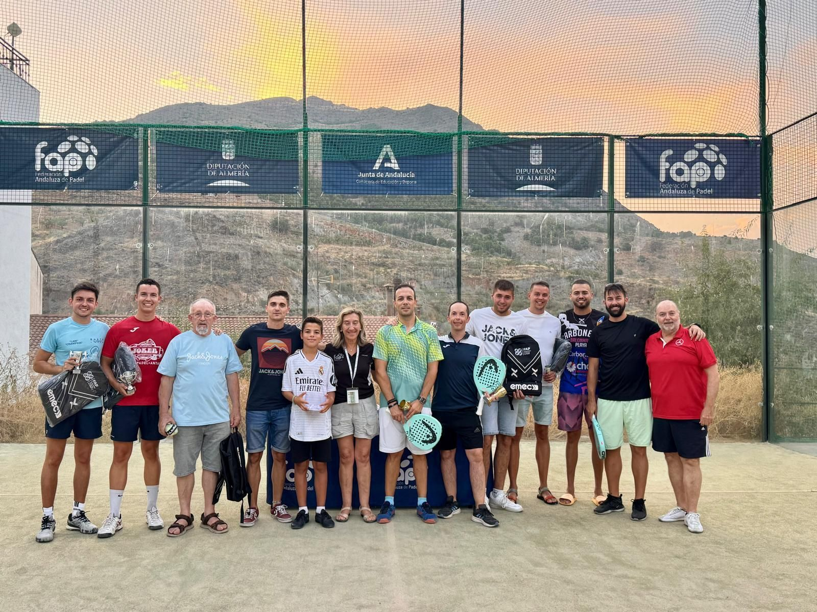 Algunos de los participantes del I Torneo Mixin Diputación de Almería de Bacares.