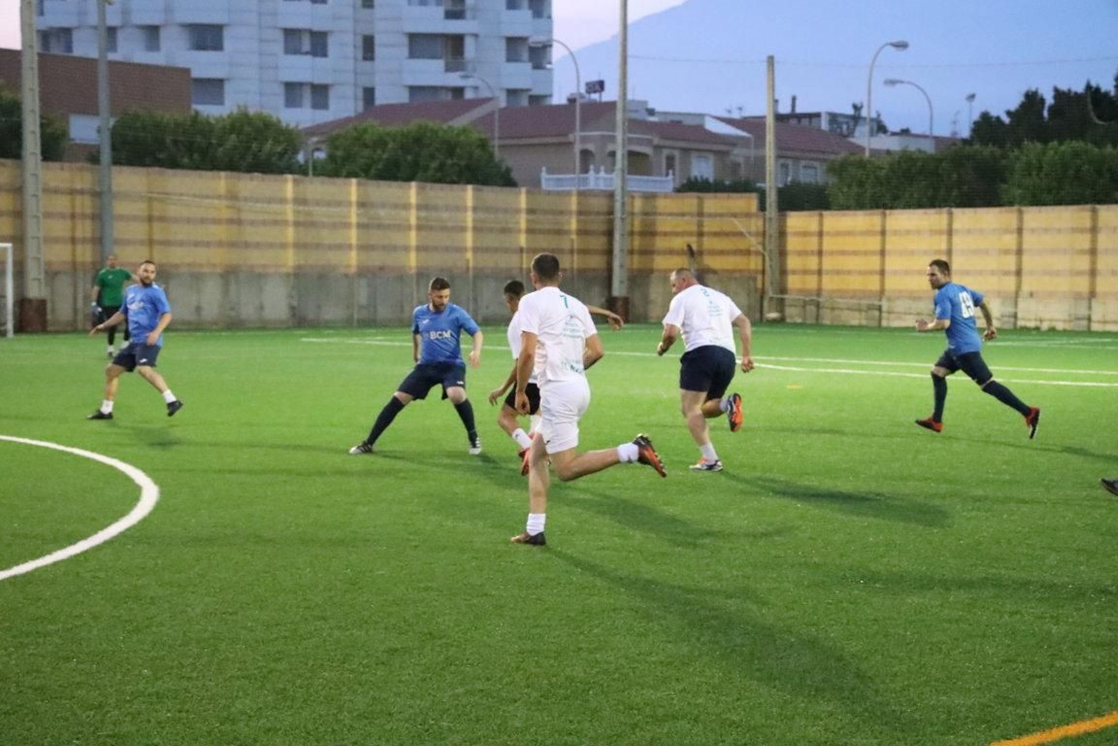 Acción de uno de los encuentros de la pasada temporada disputados en la Liga Municipal de Fútbol 7 de El Ejido.