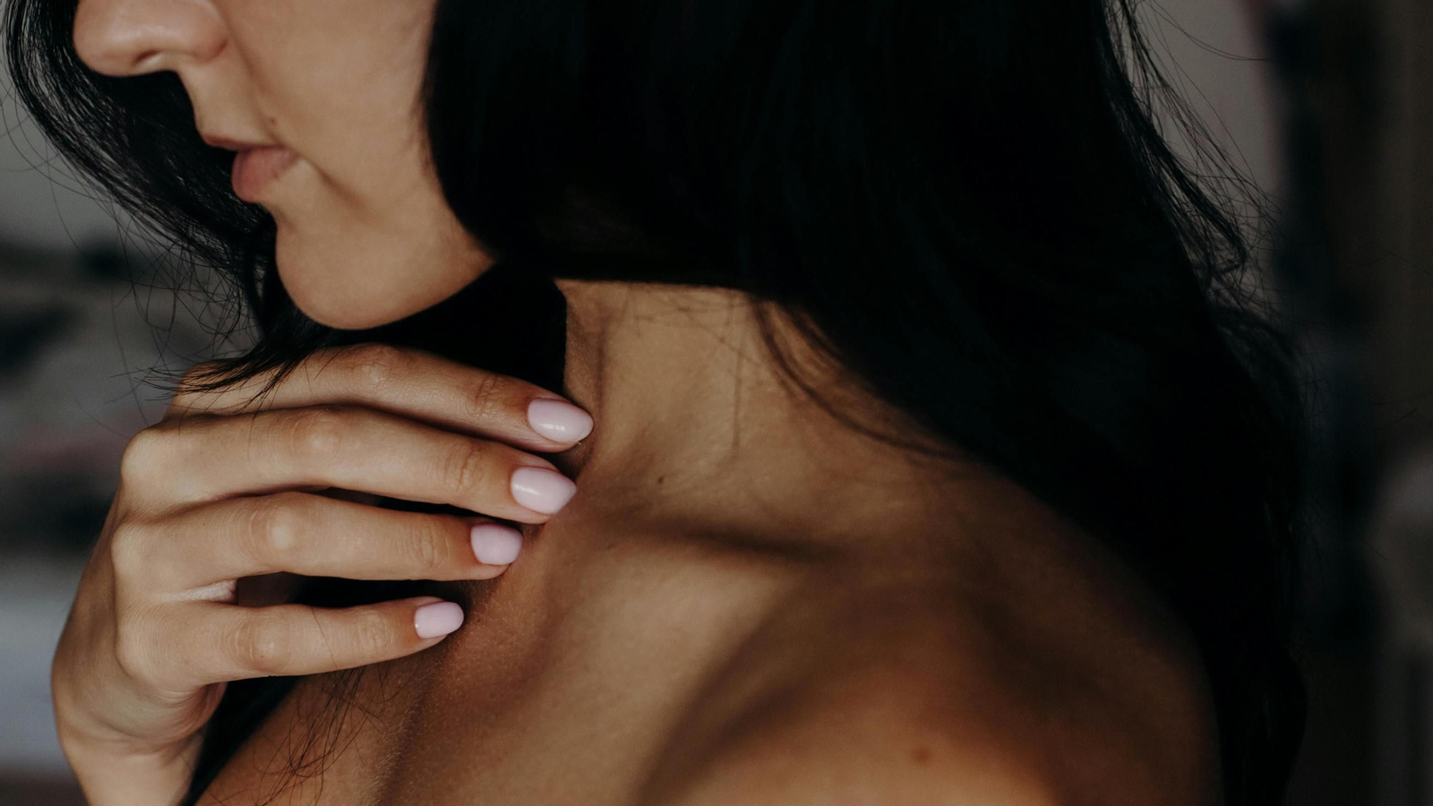 Descubre los mejores productos que protegen y reparan tanto piel como cabello de los efectos del verano