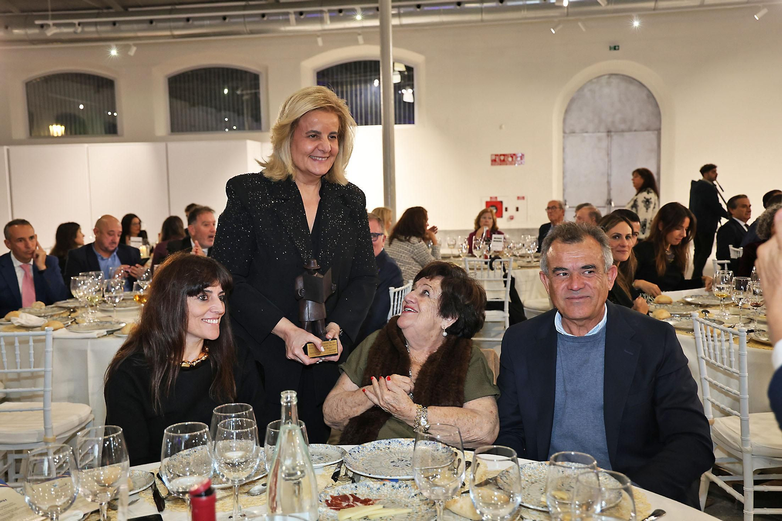 Imágenes de los invitados a la gala de los  37 premios Onubenses del Año