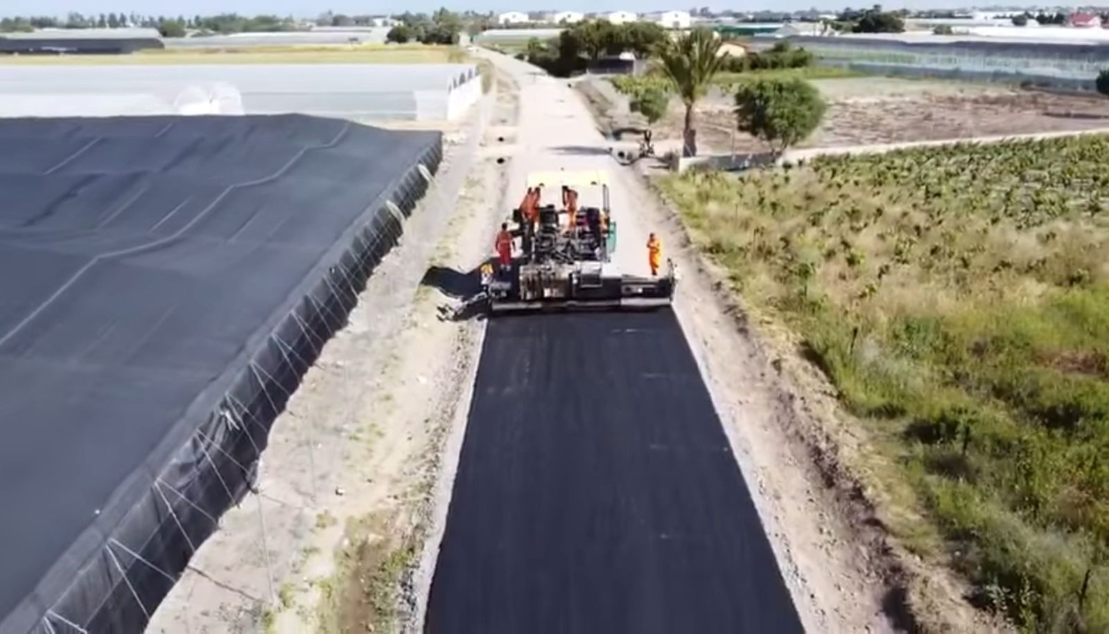 Las obras de asfaltado proyectadas en el Camino de la Reyerta ya se están ejecutando en el tramo de Munive.