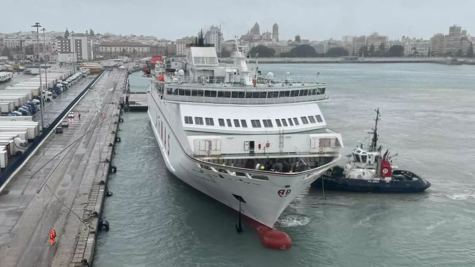 Uno de los barcos de Armas involucrado en el incidente de Cádiz provocado por las fuertes rachas de viento