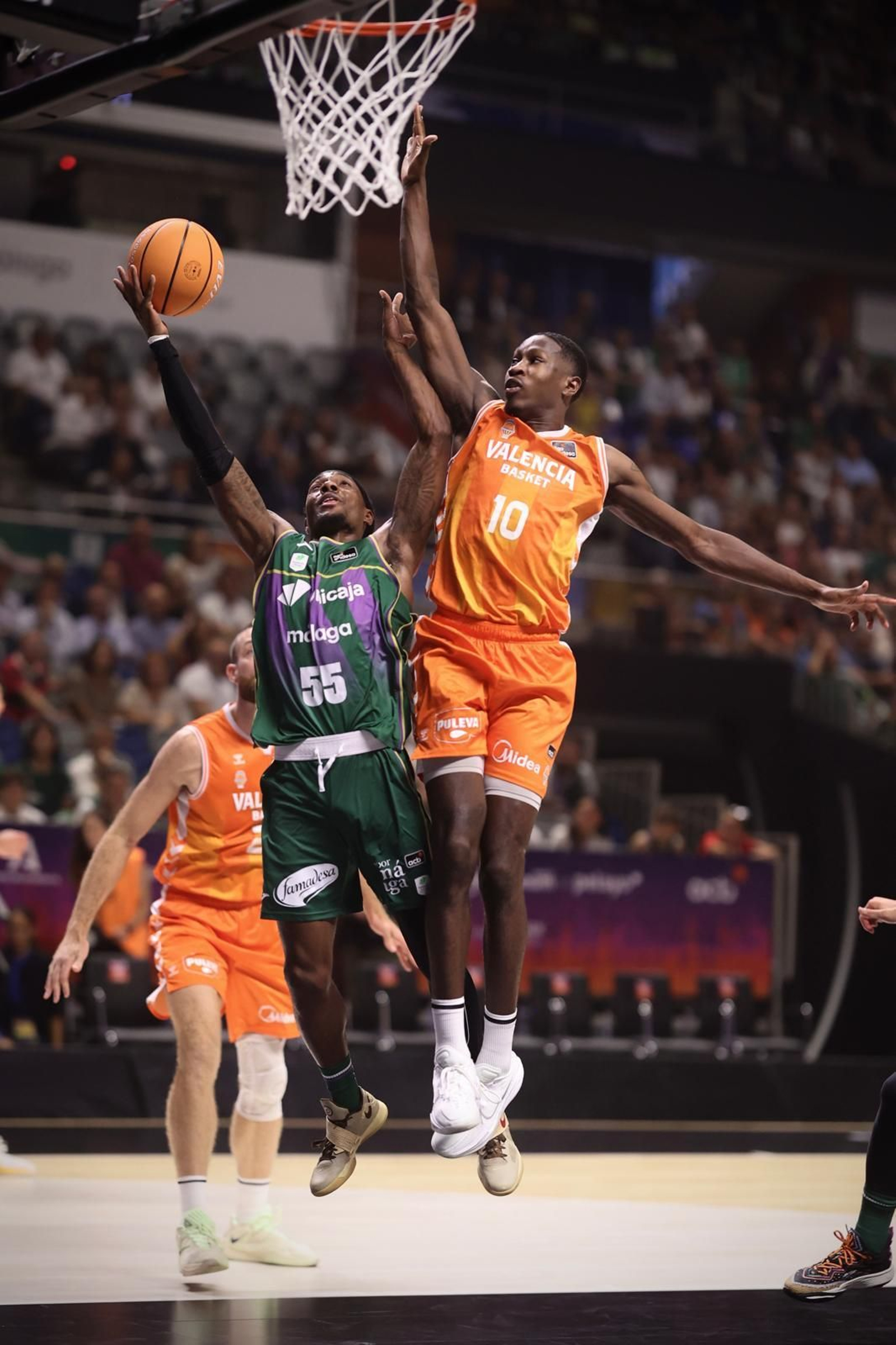 El Unicaja - Valencia Basket de la Supercopa, en fotos
