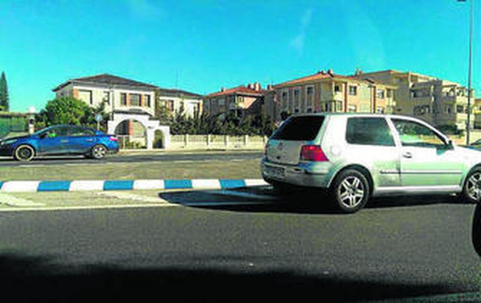 Uno de los vehículos implicados en el accidente de ayer.