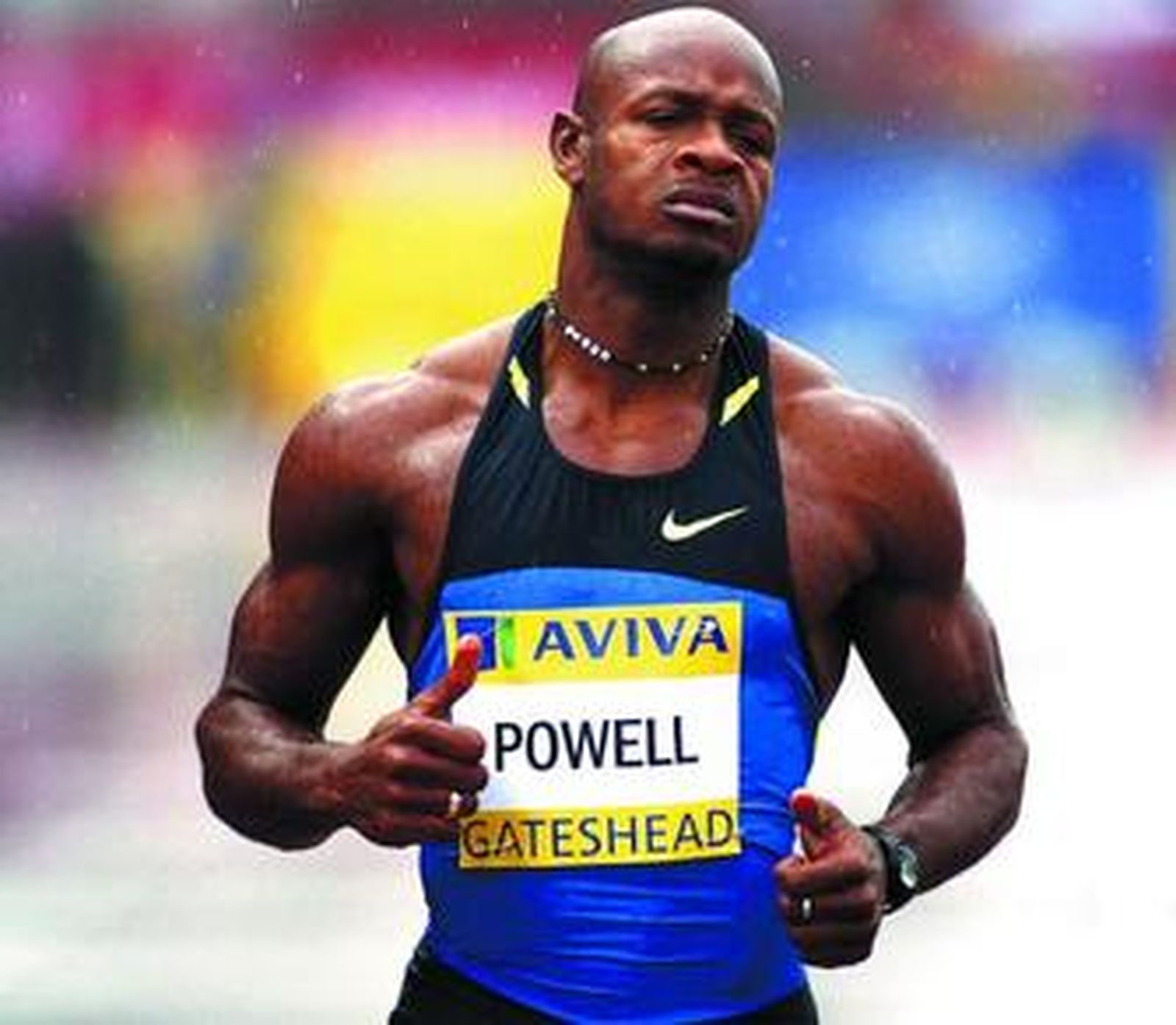 Asafa Powell no celebró demasiado su triunfo en el hectómetro.