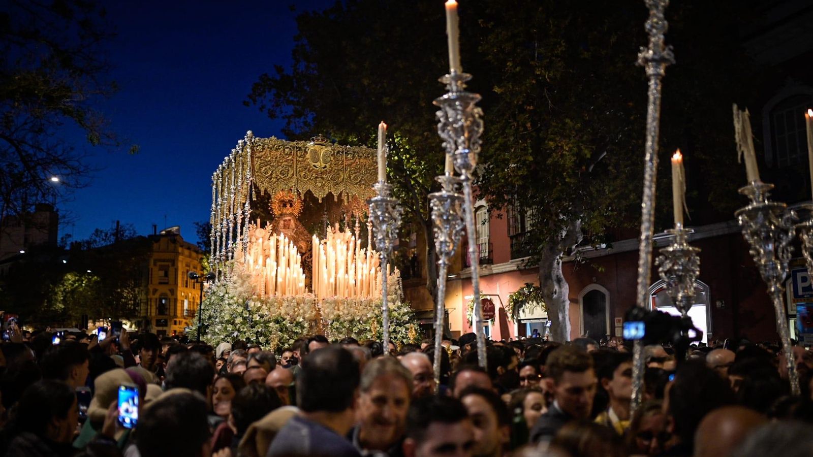 La Esperanza de Triana ante el Baratillo