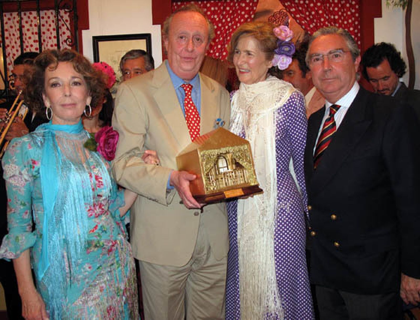 Beatriz Valdenebro, marquesa de Torres de la Pressa; el duque de Segorbe; su esposa, la princesa Maria de la Gloria de Orleáns y Bragança y Enrique Moreno de la Cova, presidente del Real Aeroclub de Andalucía.  Foto: Victoria Ramírez