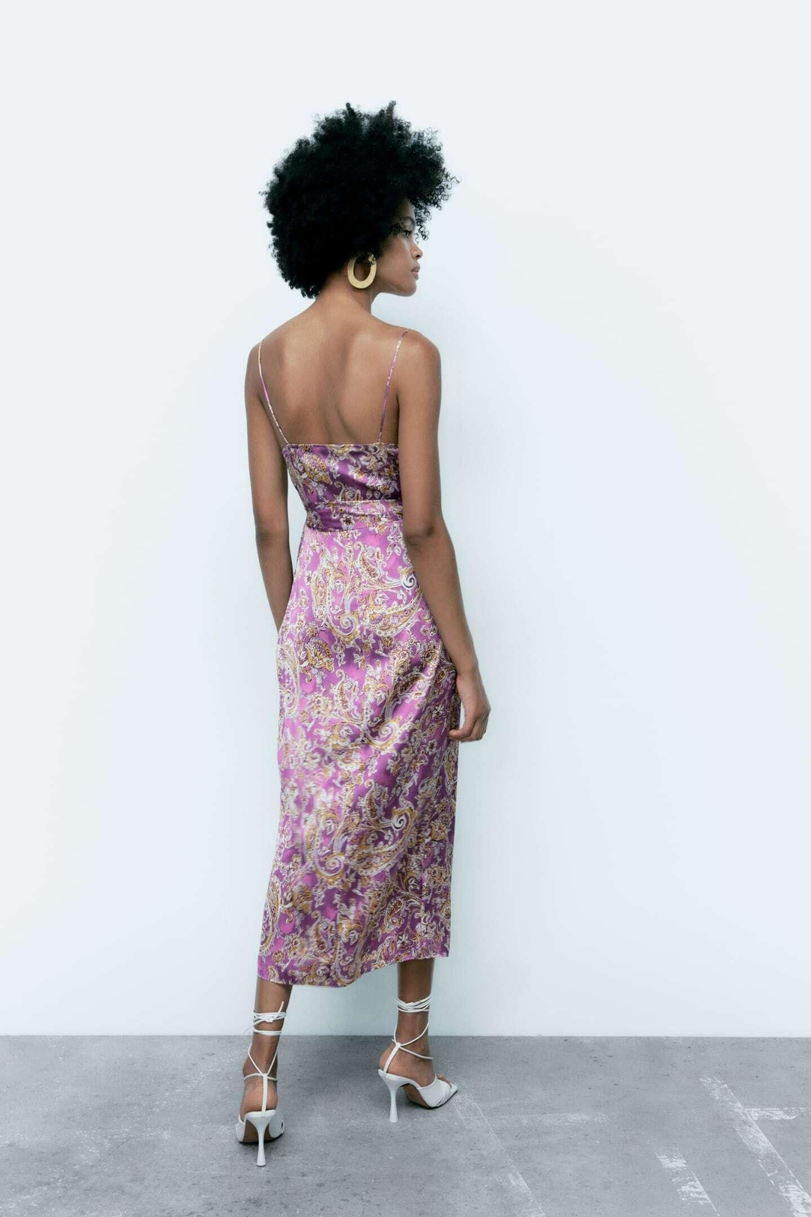 Vestido con estampado paisley de Zara. Vestido con estampado paisley de Zara.