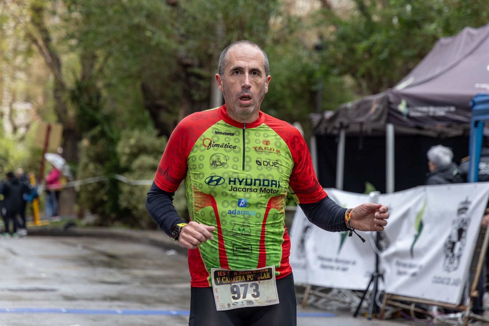 En imágenes: la lluvia no frena a más de un millar de corredores en la V Carrera Popular del IES San Juan Bosco (1)